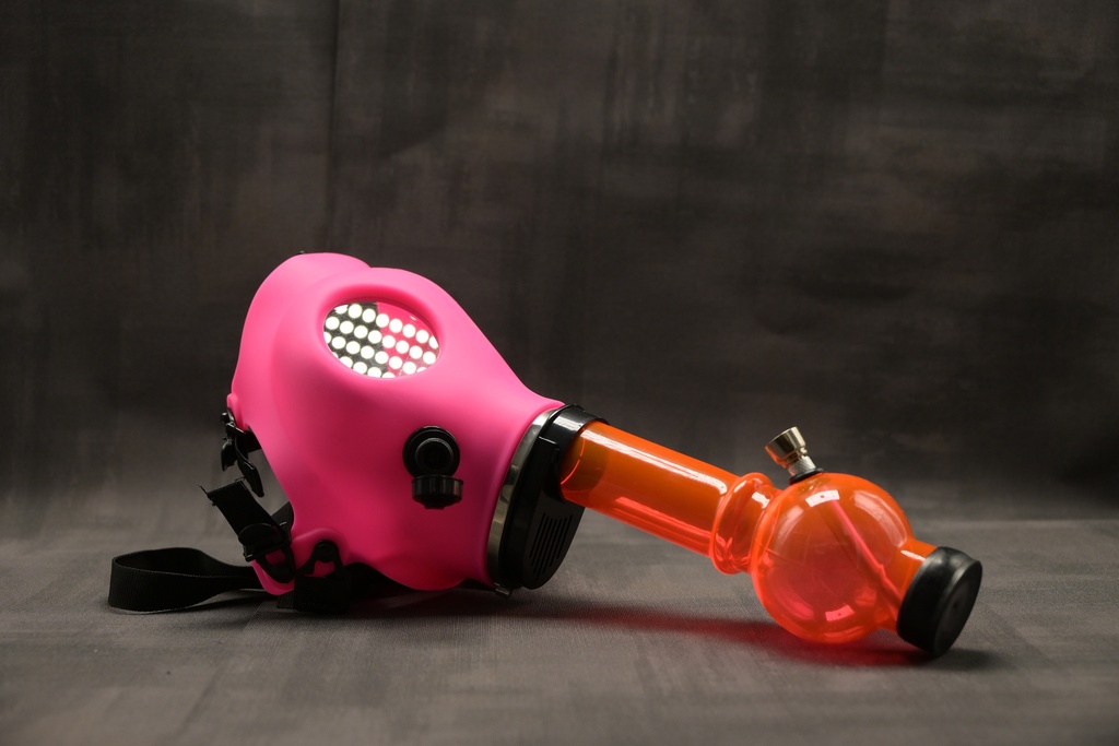 Gasmaske pink mit Bong